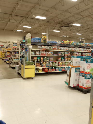 Pet Supply Store «PetSmart», reviews and photos, 5650 Mercury Dr, Dearborn, MI 48126, USA