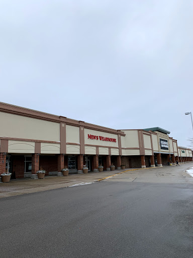 Shopping Mall «Deerbrook Shopping Center», reviews and photos, 110 S Waukegan Rd, Deerfield, IL 60015, USA