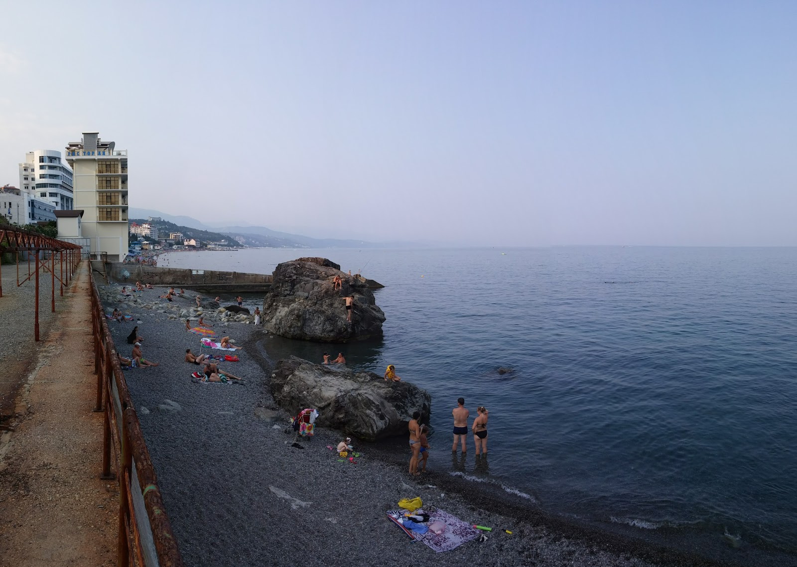 Zdjęcie Profug beach - popularne miejsce wśród znawców relaksu