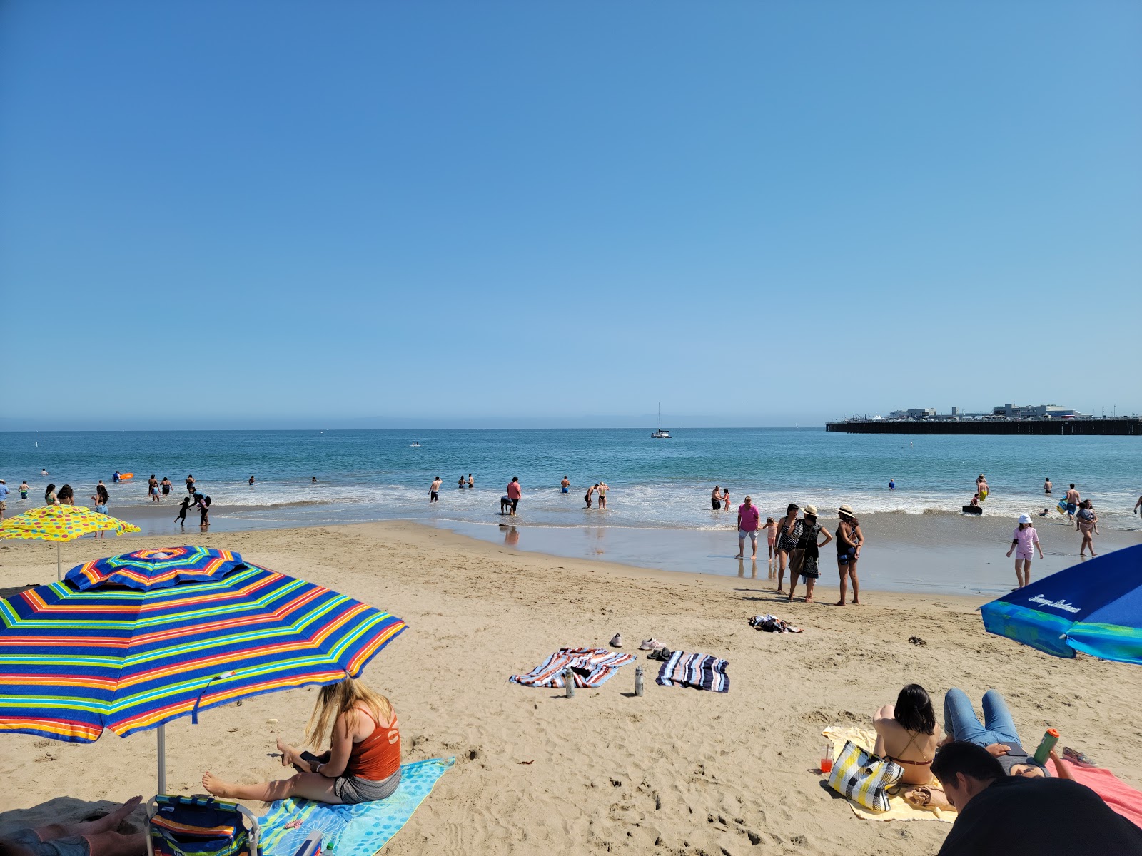 Foto von Santa Cruz Beach mit türkisfarbenes wasser Oberfläche