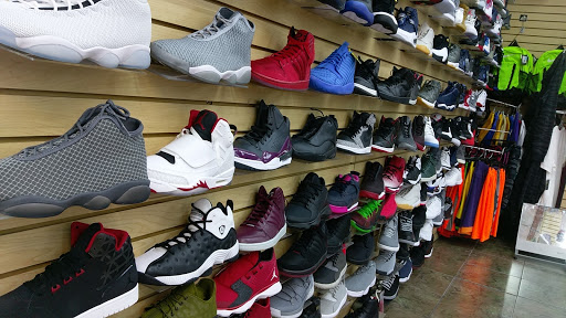 Shoe Store «Outlet Shoes & Rugs», reviews and photos, 221 E Ledbetter Dr, Dallas, TX 75216, USA