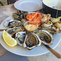 Plats et boissons du Restaurant de fruits de mer Dégustation huîtres crevettes imperiales à Ars-en-Ré - n°3