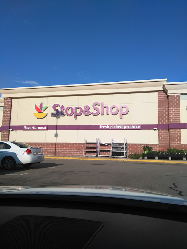 Supermarket «Super Stop & Shop - Whitman», reviews and photos, 475 Bedford St, Whitman, MA 02382, USA
