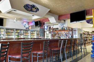 Heartland Liquors & Sports Bar image