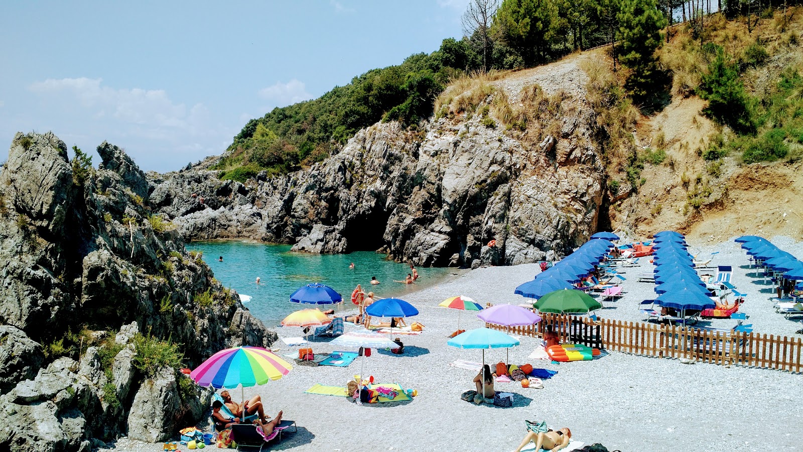 Spiaggia D' A Scala的照片 带有蓝色的水表面