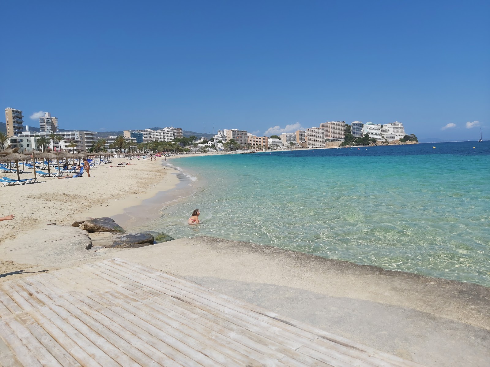 Foto di Spiaggia di Magaluf con una superficie del sabbia fine e luminosa