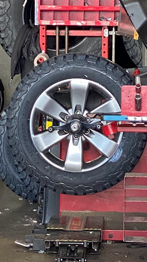 Tire Shop «Discount Tire Store - Tigard, OR», reviews and photos, 11462 SW Pacific Hwy, Tigard, OR 97223, USA