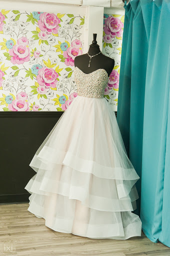 Bridal Shop «Second Summer Bride, By Appointment», reviews and photos, 1433 Fulton Ave A, Sacramento, CA 95825, USA