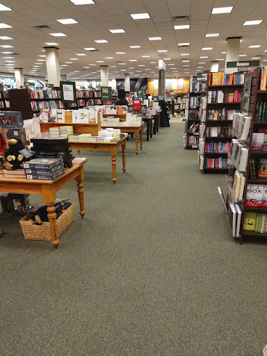 Book Store «Barnes & Noble», reviews and photos, 20 Hatton Pl, Hilton Head Island, SC 29926, USA