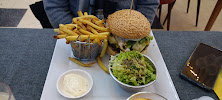 Hamburger végétarien du Restaurant français Le Comptoir Des Géants - Restaurant - Bar - Epicerie à Saint-Maurice-en-Trièves - n°19