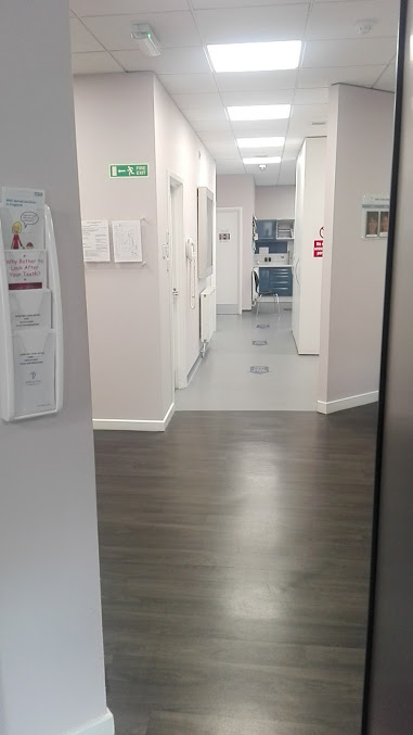 الأسنان في خط تقويم الأسنان ميلتون كينز - Teeth-in-Line Orthodontics Milton Keynes