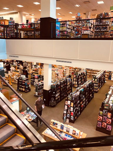 Book Store «Barnes & Noble Booksellers Clackamas Town Ctr Mall», reviews and photos, 12000 SE 82nd Ave, Portland, OR 97086, USA