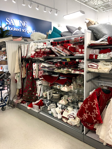 Shoe Store «DSW Designer Shoe Warehouse», reviews and photos, 25 Ronson Rd, Iselin, NJ 08830, USA