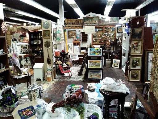 Antiques Shoppes At 1100 Barksdale