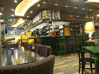 Big Yellow Taxi Benzin Cafe & Bar
