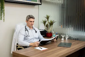 Clinica Atlas - Dr. Gabriel Cunha. Emagrecimento e Implantes Hormonais em Brasília. image