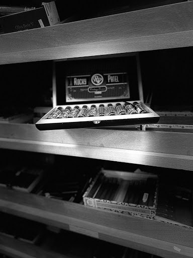 Tobacco Shop «Hickory Grove Discount Tobacco», reviews and photos, 7008 E W.T. Harris Blvd #23, Charlotte, NC 28215, USA