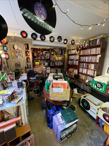 Anmeldelser af Retro & Vinyl i Helsingør - Genbrugsbutik