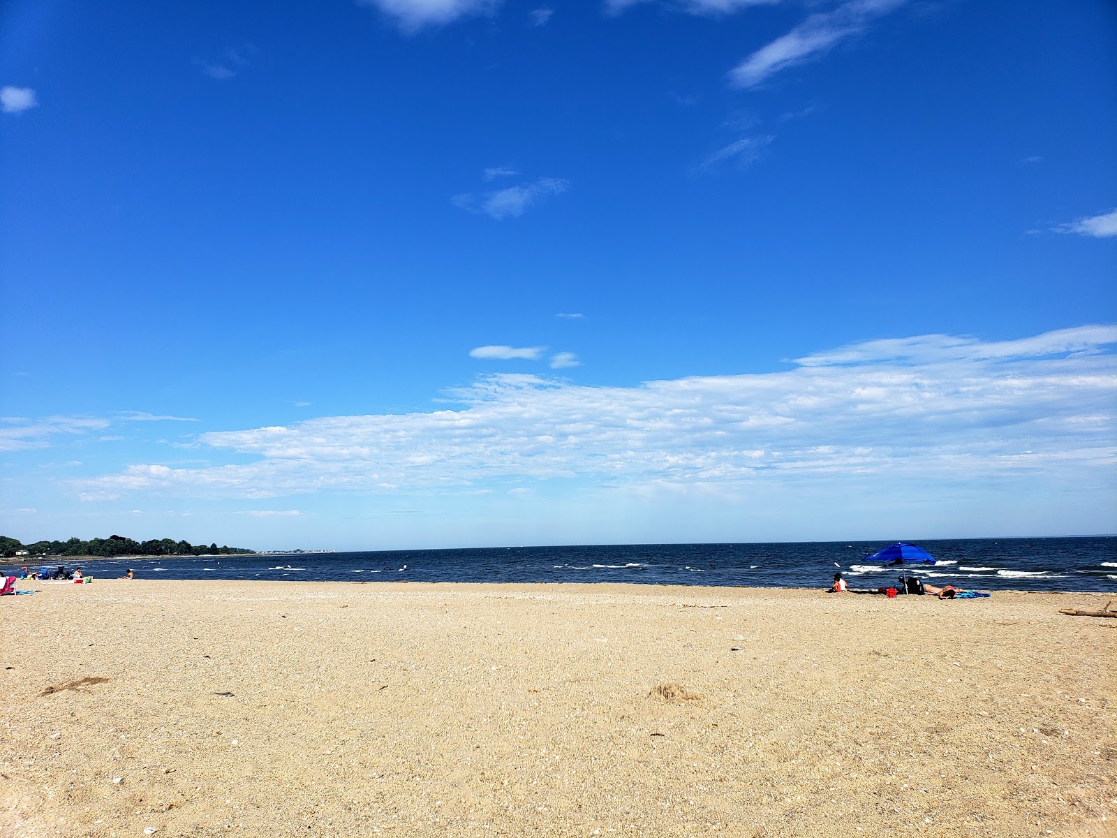 Fotografie cu Sherwood Beach - locul popular printre cunoscătorii de relaxare