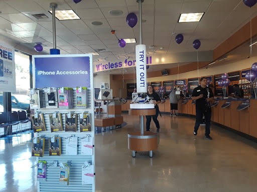 Cell Phone Store «MetroPCS Corporate Store», reviews and photos, 11091 Beach Blvd, Stanton, CA 90680, USA