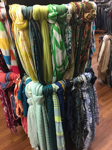 Used Clothing Store «Clothes Mentor», reviews and photos, 306 Oyster Point Rd, Newport News, VA 23602, USA