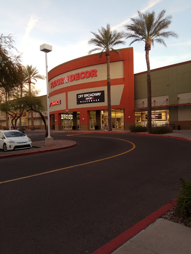 Off Broadway Shoe Warehouse, 1919 E Camelback Rd, Phoenix, AZ 85016, USA, 