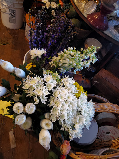 Florist «Rooster Vane Gardens», reviews and photos, 2 S High St, Funkstown, MD 21734, USA