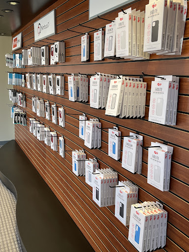 Cell Phone Store «Verizon Authorized Retailer – Cellular Sales», reviews and photos, 535 W Lancaster Ave, Berwyn, PA 19312, USA