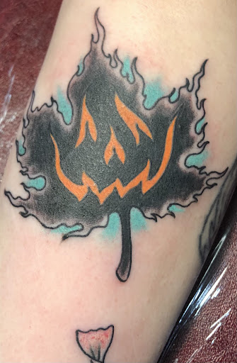 Tattoo Shop «Nine Lives Tattoo», reviews and photos, 61 N Holladay Dr, Seaside, OR 97138, USA