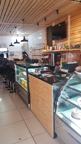 Opinii despre La Mechada Sandwicheria Cooffe Bar în Puerto Montt - Restaurante