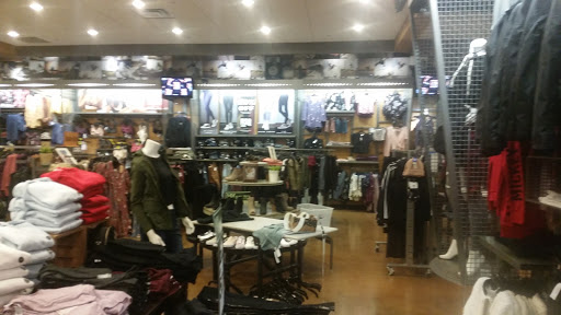 Clothing Store «Tillys», reviews and photos, 21001 North Tatum Boulevard, Phoenix, AZ 85050, USA