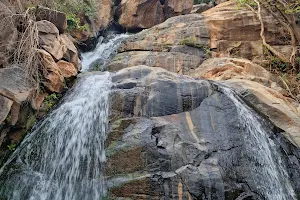 Mayil Ootru Waterfalls image