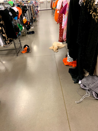 Thrift Store «Buckeye Goodwill Retail Store & Donation Center», reviews and photos