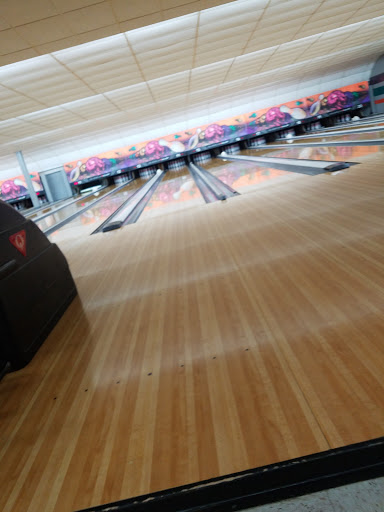 Bowling Alley «Crest Lanes Inc», reviews and photos, 2014 W 2nd St, Marion, IN 46952, USA