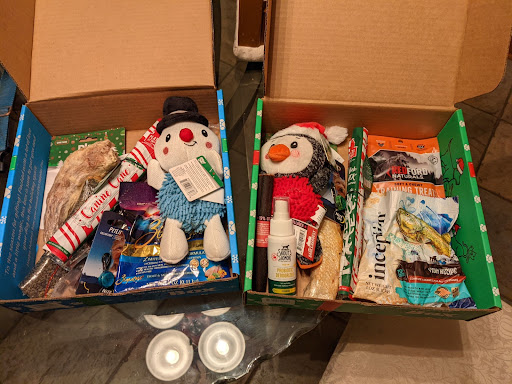 Pet Supply Store «Pet Supplies Plus», reviews and photos, 180 N Randall Rd, North Aurora, IL 60542, USA