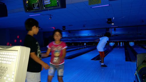 Bowling Alley «Island Strikz Entertainment», reviews and photos, 2302 E Pass Rd, Gulfport, MS 39507, USA