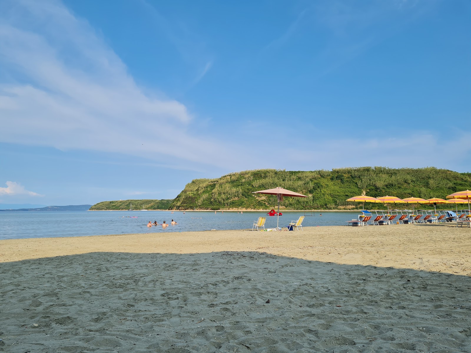 Susak Beach'in fotoğrafı uçurumlarla desteklenmiş