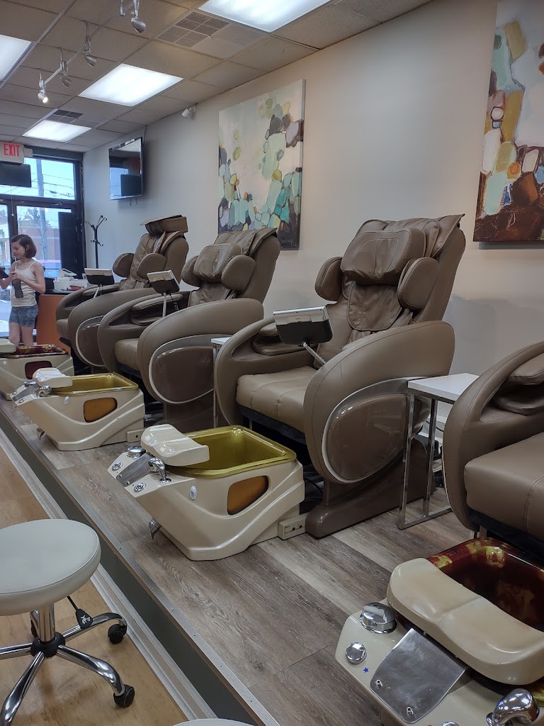 Professionally Polished Nail Lounge 40014