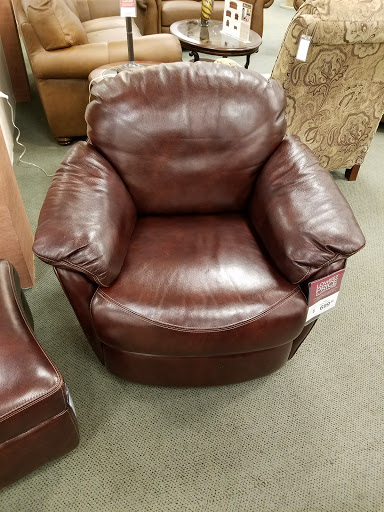 Furniture Store «Raymour & Flanigan Furniture and Mattress Store», reviews and photos, 895 E Gate Blvd, Garden City, NY 11530, USA