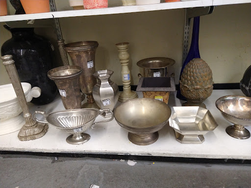 Thrift Store «Veterans Thrift Store», reviews and photos, 1190 Garey Ave, Pomona, CA 91766, USA