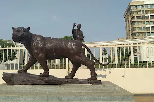 Bala SahebThackeray Statue image