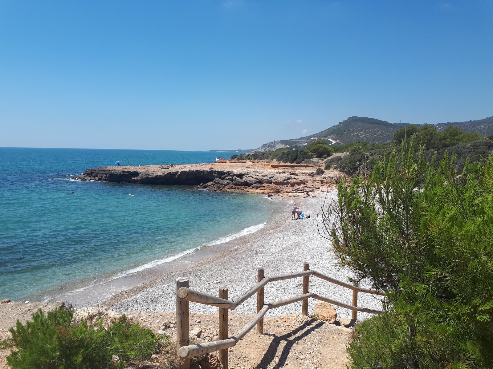 Foto di Cala Puerto Negro con una superficie del ciottoli grigi