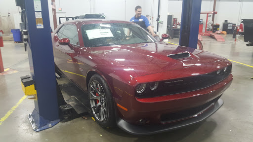 Jeep Dealer «Findlay Chrysler Jeep Dodge RAM INDOOR Dealership», reviews and photos, 25600 SW Parkway Center Dr, Wilsonville, OR 97070, USA