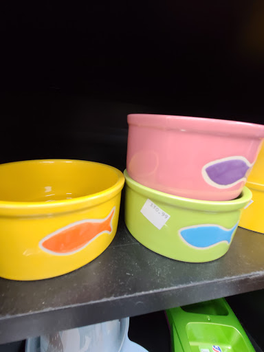 Pet Supply Store «Pet Valu», reviews and photos, 940 Bay Ridge Rd, Annapolis, MD 21403, USA