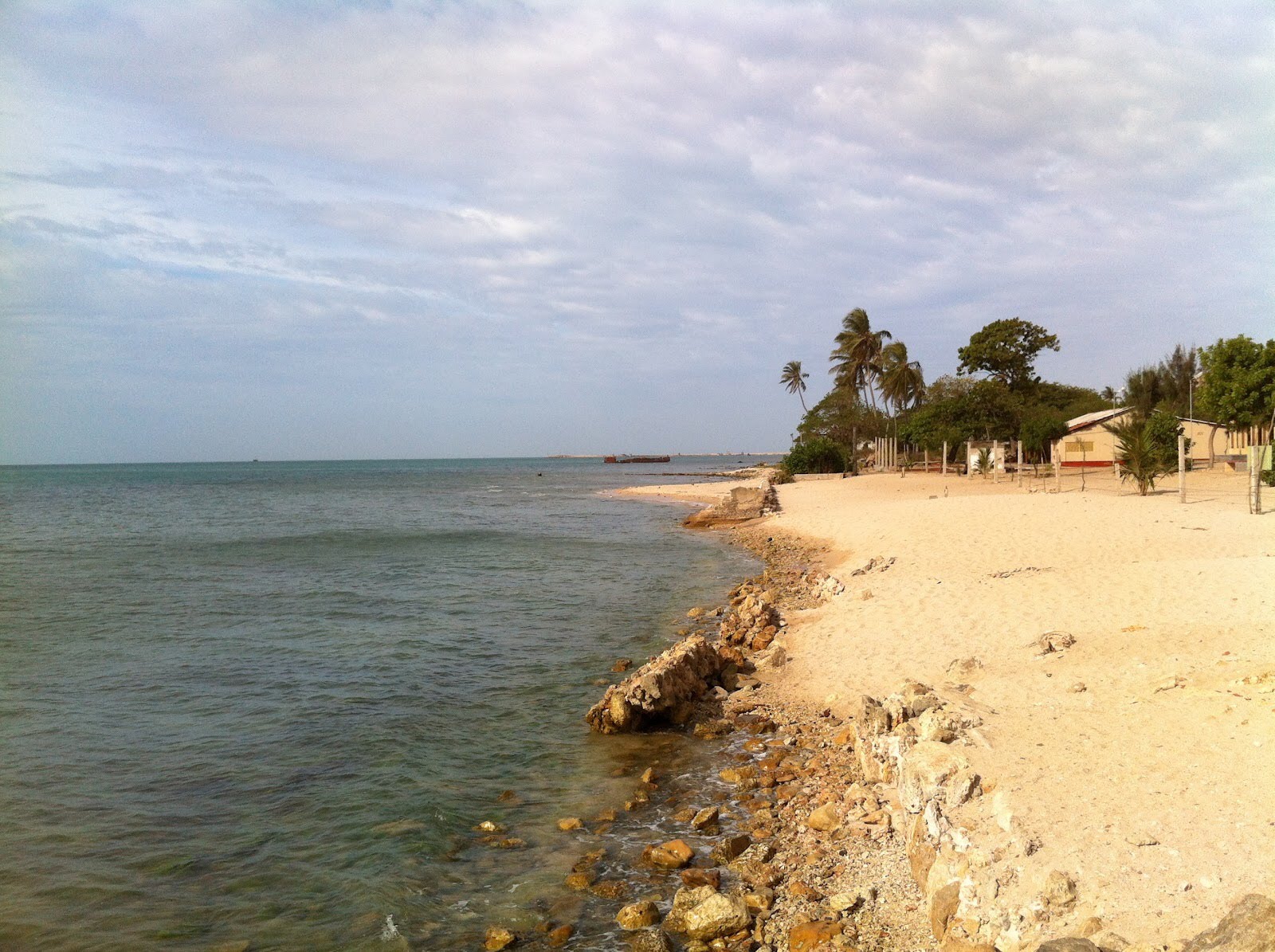 Photo de Jampukolapattinam Beach zone des équipements