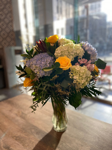 Florist «LUSH BOUQUET Flowers Downtown Phoenix», reviews and photos, 201 N Central Ave, Phoenix, AZ 85004, USA