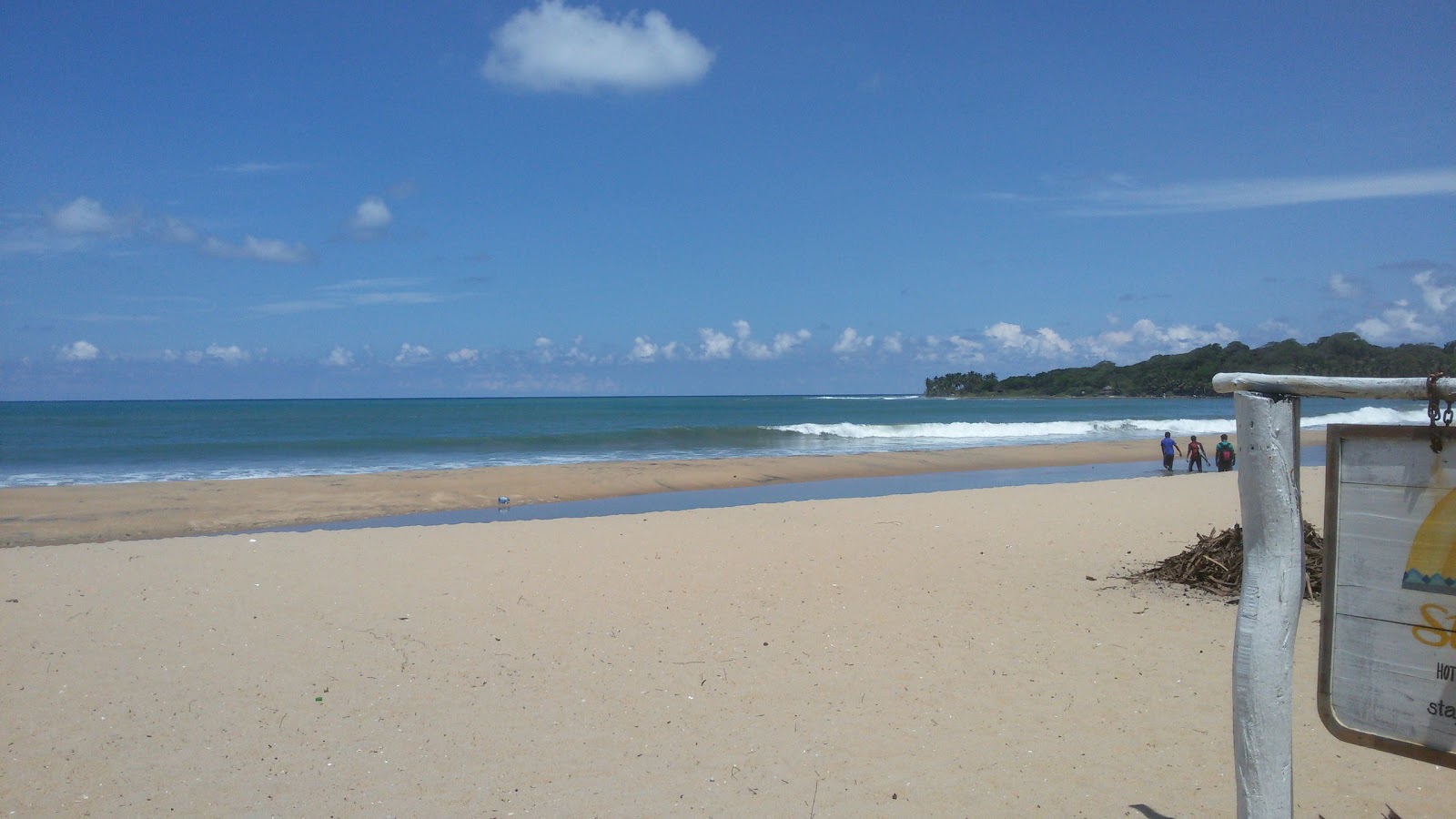 Pasarichenai Beach的照片 带有碧绿色水表面