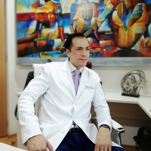 Dr. José Fidel Quiroz Domínguez, Cirujano plástico