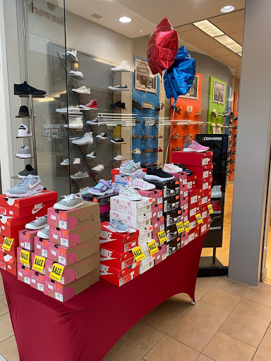 Shoe Store «Tradehome Shoes», reviews and photos, 3301 W Main St, Norman, OK 73072, USA