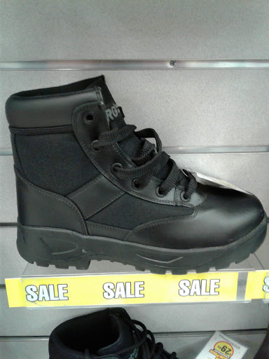 Sporting Goods Store «Big 5 Sporting Goods», reviews and photos, 4902 E Kings Canyon Rd, Fresno, CA 93727, USA